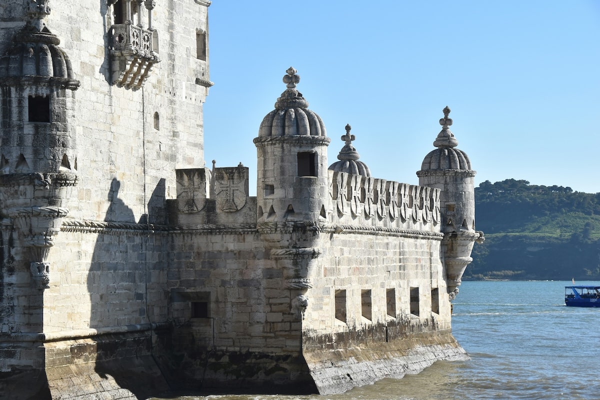 torre de belem Pontos turísticos de Lisboa que você precisa ver e conhecer em sua viagem por Portugal